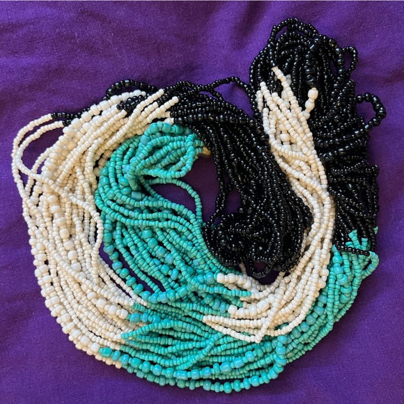 Turquoise, black, and white beaded necklace - Picture 4 of 5